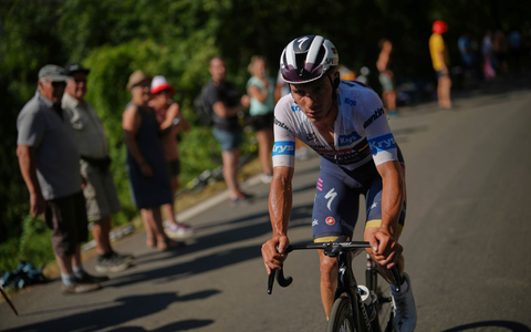 Der Belgier Remco Evenepoel musste bei der Tour aufgeben. - Foto: Thibault Camus/AP/dpa
