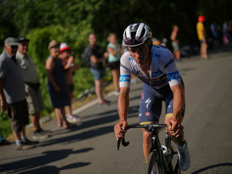 Der Belgier Remco Evenepoel musste bei der Tour aufgeben. - Foto: Thibault Camus/AP/dpa