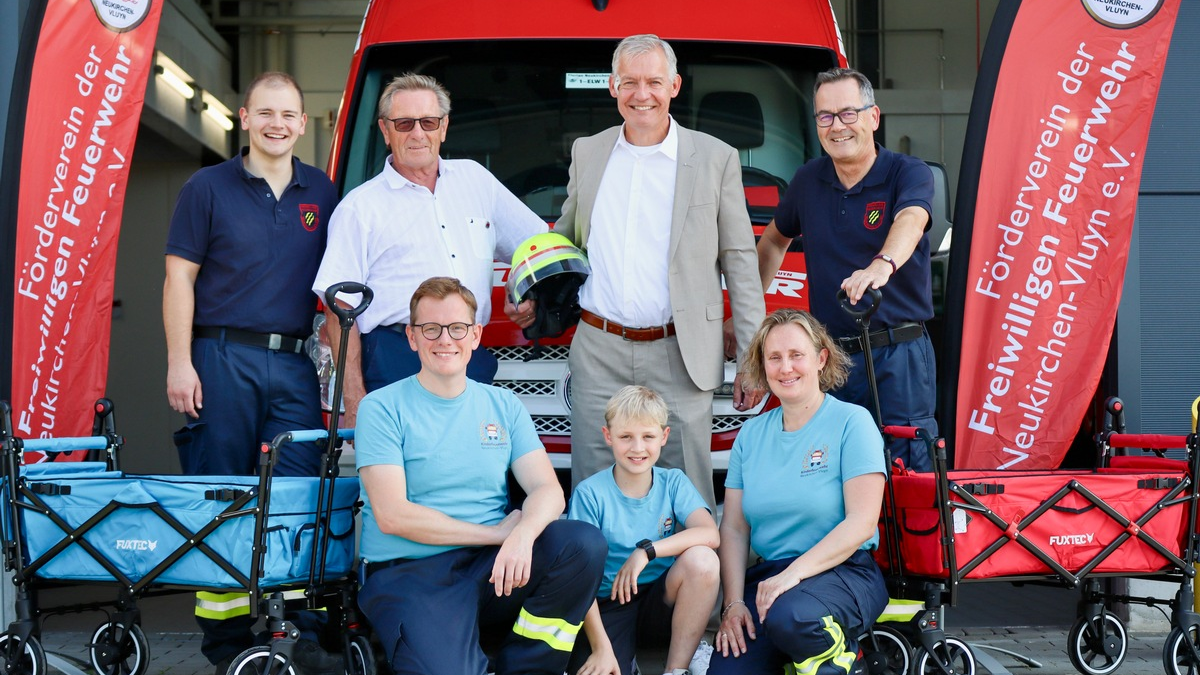 FW Neukirchen-Vluyn: Sparkasse am Niederrhein unterstützt Gründung der Kinderfeuerwehr Neukirchen-Vluyn - Foto: presseportal.de