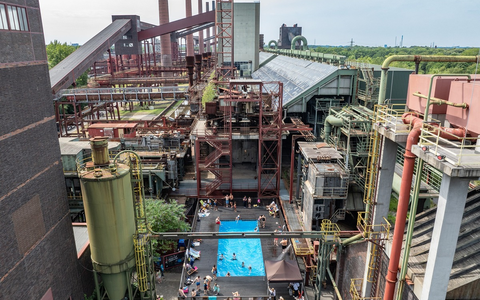 Werksschwimmbad Zollverein: Coolster Pool der Welt offiziell eröffnet / Badesaison auf dem UNESCO-Welterbe Zollverein gestartet - Foto: presseportal.de Werksschwimmbad Zollverein: Coolster Pool der Welt offiziell eröffnet / Badesaison auf dem UNESCO-Welterbe Zollverein gestartet - Foto: presseportal.de
