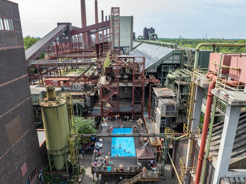 Werksschwimmbad Zollverein: Coolster Pool der Welt offiziell eröffnet / Badesaison auf dem UNESCO-Welterbe Zollverein gestartet - Foto: presseportal.de