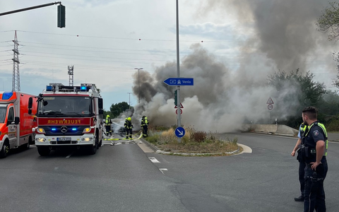 POL-MG: Fahrzeug brennt nach technischen Defekt vollständig aus - Foto: presseportal.de