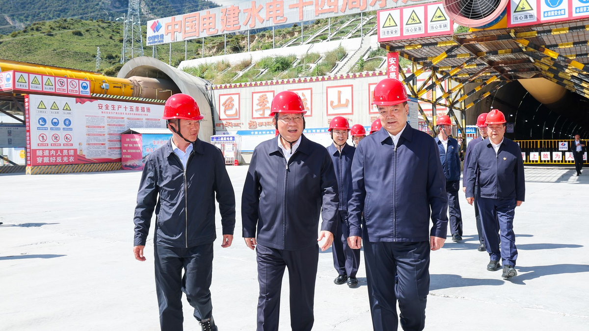 Chinas Ministerpräsident Li besuchte in Tibet auch andere Großbauprojekte.  - Foto: Liu Bin/XinHua/dpa