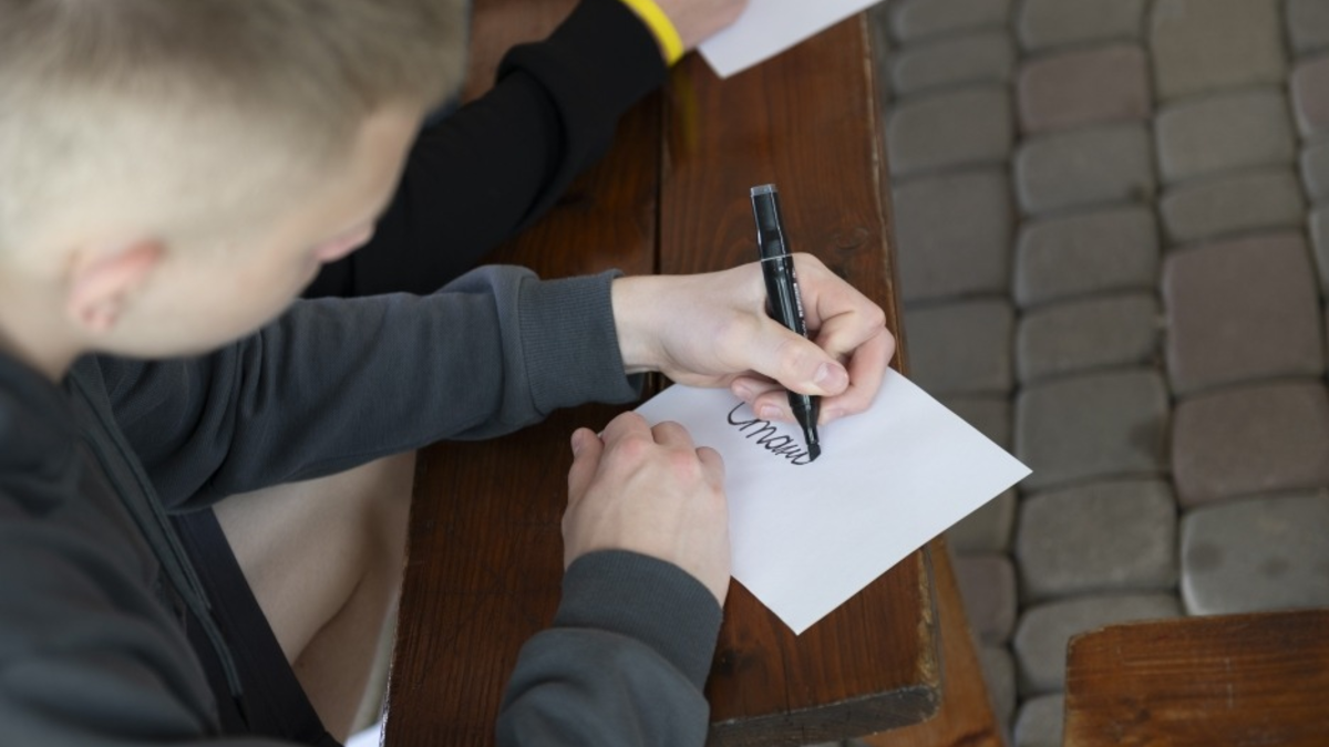 Junge Menschen in der Ukraine fühlen sich ihrer Jugend beraubt / Kein Zugang zu Hochschulen und sozialen Netzen, Karriereplanung auf Eis gelegt - Foto: presseportal.de