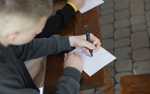 Junge Menschen in der Ukraine fühlen sich ihrer Jugend beraubt / Kein Zugang zu Hochschulen und sozialen Netzen, Karriereplanung auf Eis gelegt - Foto: presseportal.de