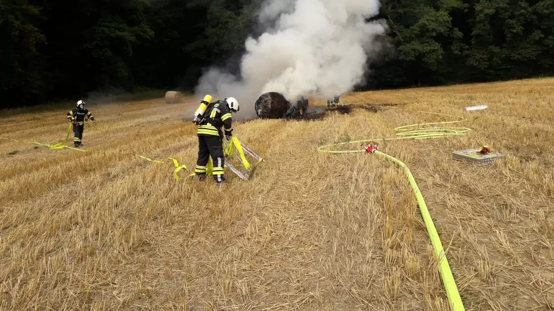 FW-EN: Trecker steht in Vollbrand - Bild: presseportal.de