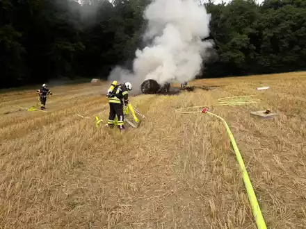 FW-EN: Trecker steht in Vollbrand - Foto: presseportal.de