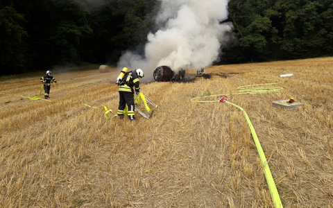 FW-EN: Trecker steht in Vollbrand - Foto: presseportal.de FW-EN: Trecker steht in Vollbrand - Foto: presseportal.de