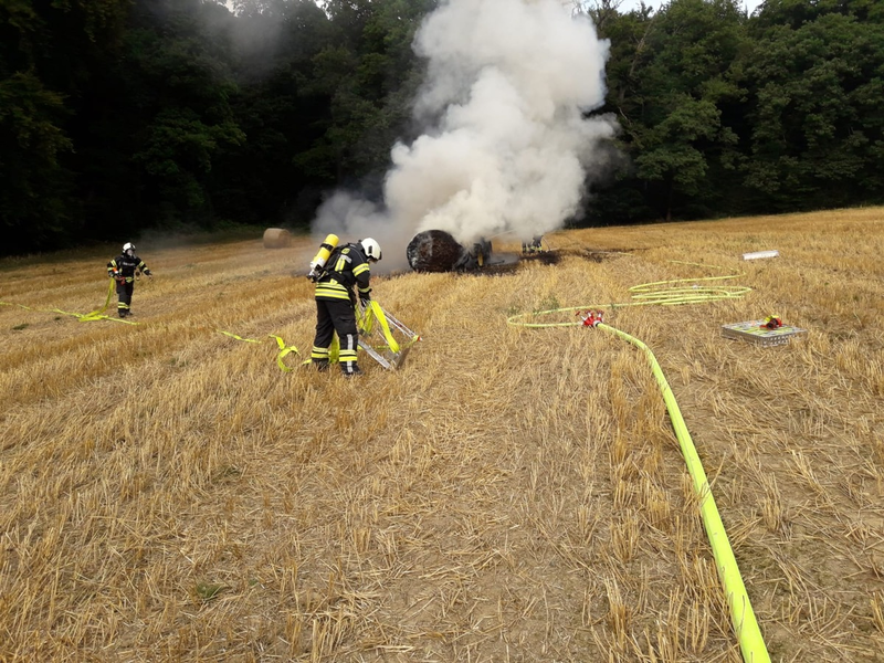 FW-EN: Trecker steht in Vollbrand - Foto: presseportal.de