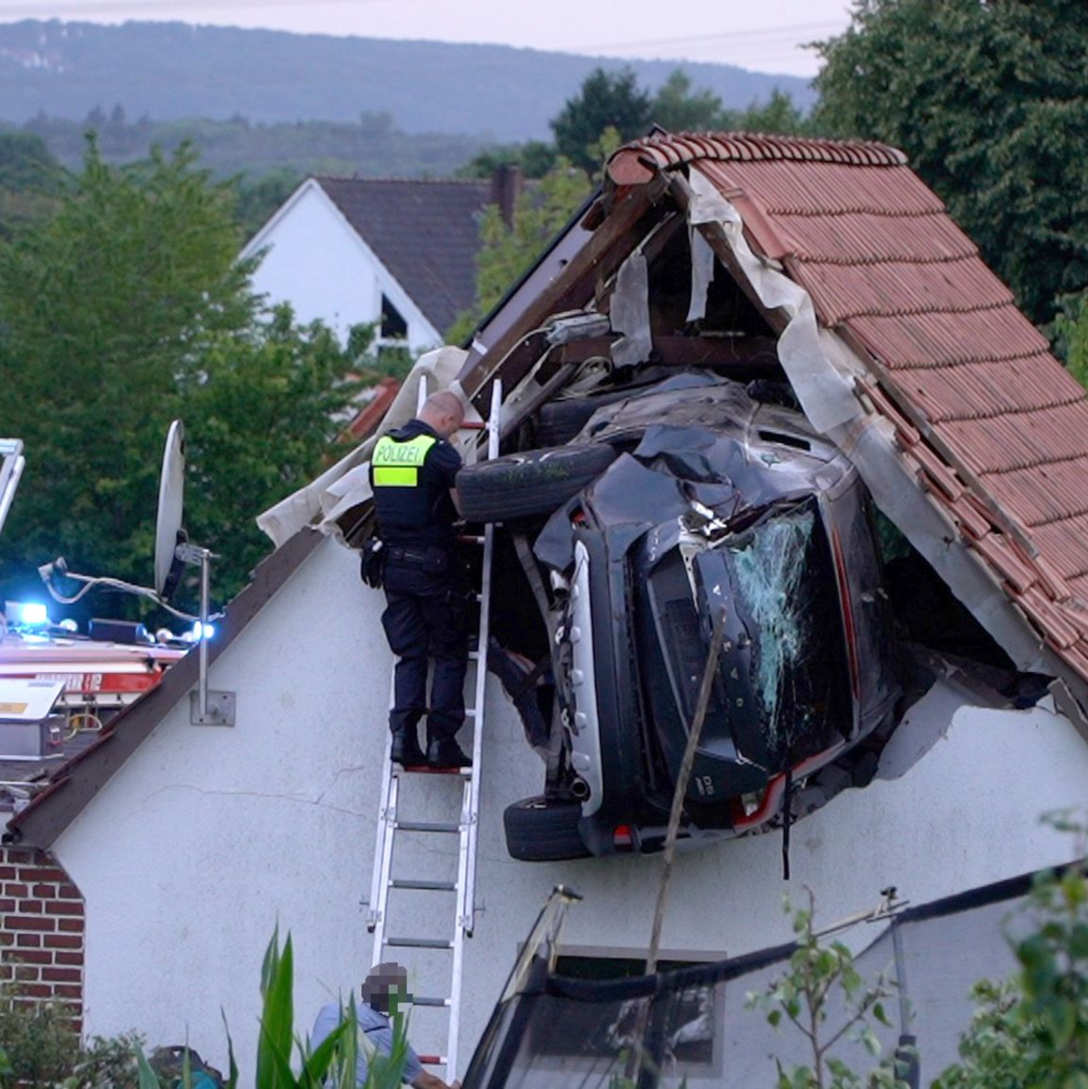 Mehrere Menschen sind verletzt worden. - Foto: Torben Kipp/Nordwestmedia-TV/dpa