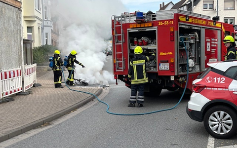 POL-HI: Kleinkraftrad fängt während der Fahrt Feuer - Foto: presseportal.de