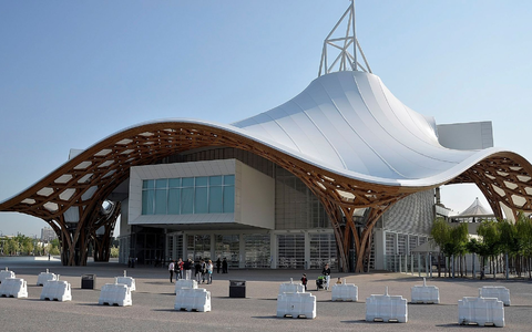 Die Kunstbanane hing seit dem 8. Mai im Centre Pompidou Metz. (Archivbild) - Foto: Jörg Fischer/dpa