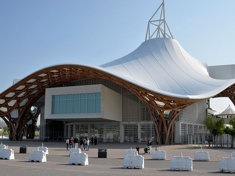Die Kunstbanane hing seit dem 8. Mai im Centre Pompidou Metz. (Archivbild) - Foto: Jörg Fischer/dpa