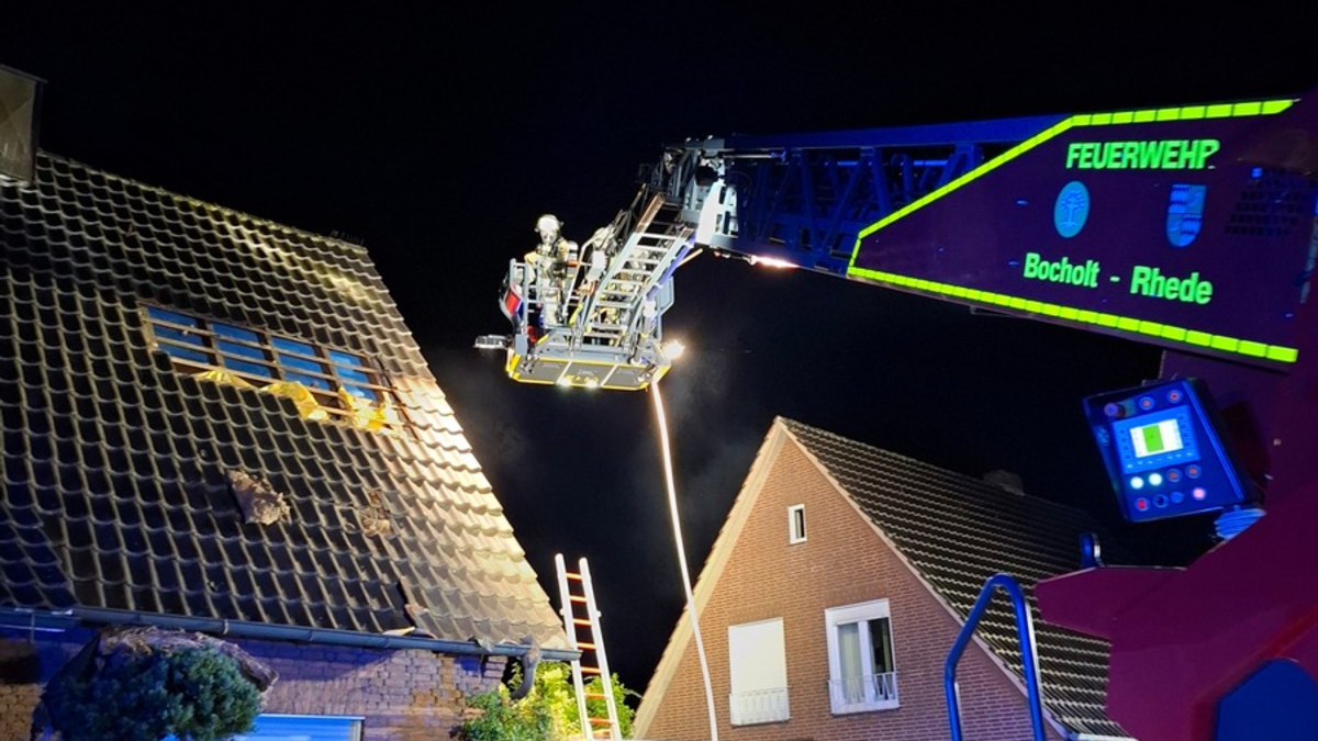FW Bocholt: Feuerwehr löscht Wohnungsbrand im Dachgeschoss - Foto: presseportal.de