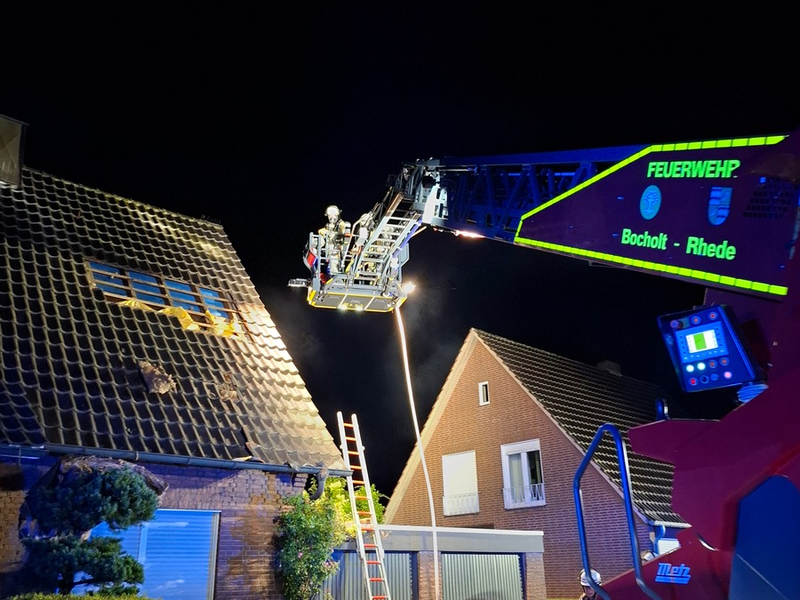 FW Bocholt: Feuerwehr löscht Wohnungsbrand im Dachgeschoss - Foto: presseportal.de