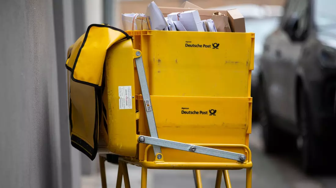Auch diese Briefe sollen doch bitte im richtigen Briefkasten landen. - Bild: Thomas Banneyer/dpa