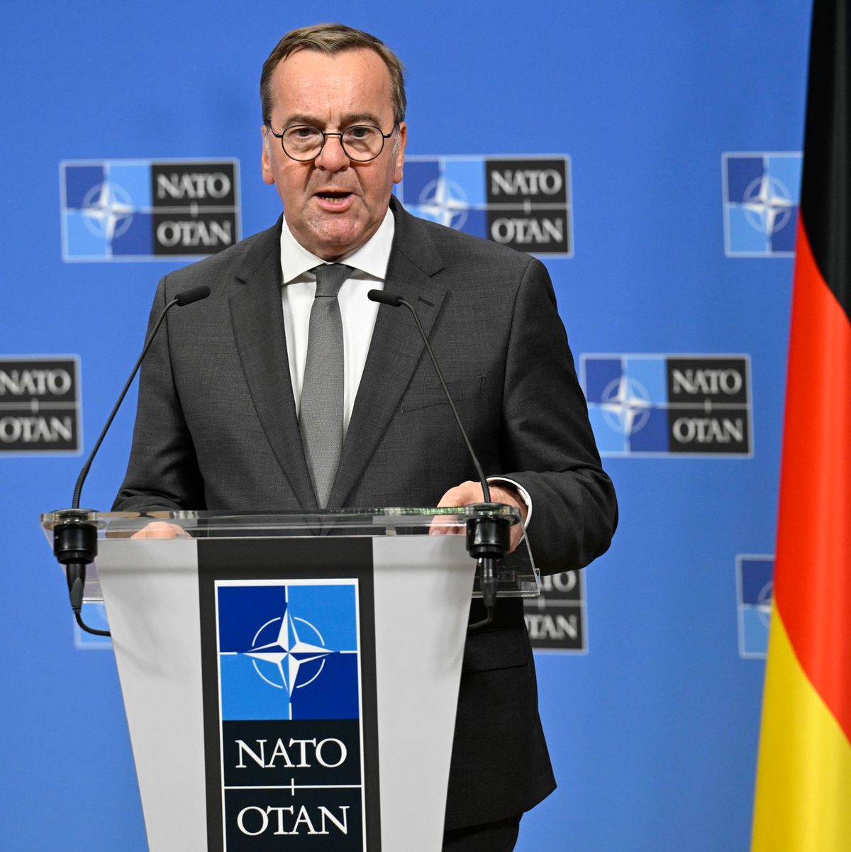 Verteidigungsminister Pistorius leitet die Kontaktgruppe zusammen mit seinem britischen Kollegen Healey. (Archivbild) - Foto: Wiktor Dabkowski/ZUMA Press Wire/dpa