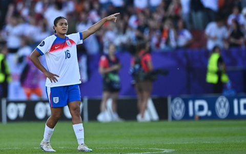 Jess Carter während des EM-Spiels gegen die Niederlande. - Foto: Sebastian Gollnow/dpa