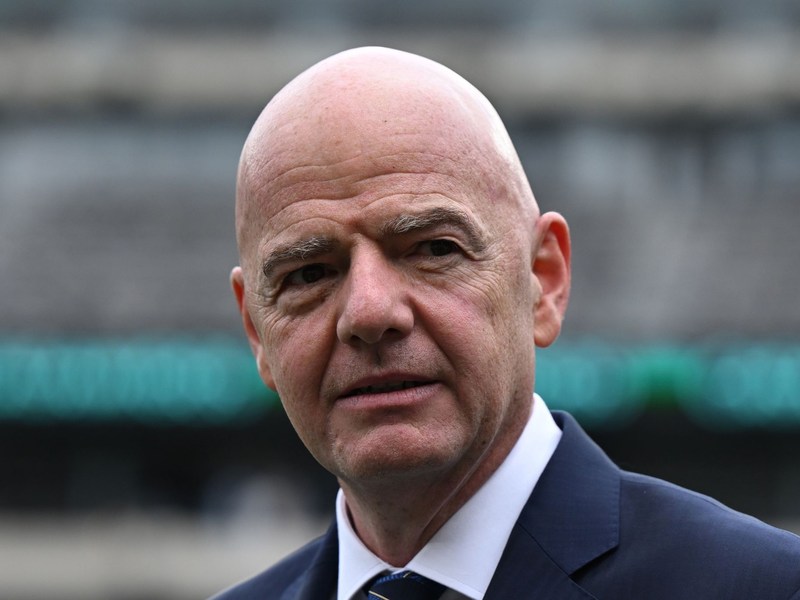 Der FIFA-Chef fordert Strafen für rassistische Vorfälle.  - Foto: Sven Hoppe/dpa