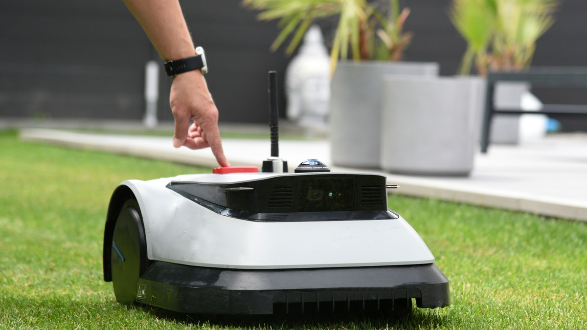 TÜV SÜD erklärt, worauf es bei Mährobotern wirklich ankommt - Foto: presseportal.de