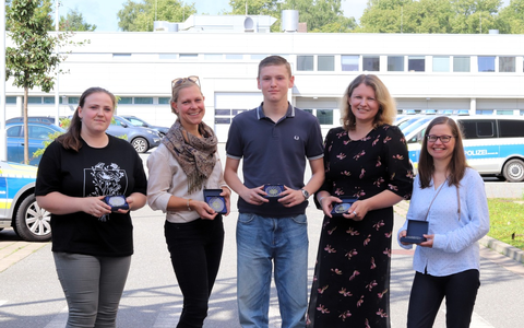 POL-HRO: Polizeiinspektion Rostock ehrt fünf Menschen für herausragende Zivilcourage - Foto: presseportal.de