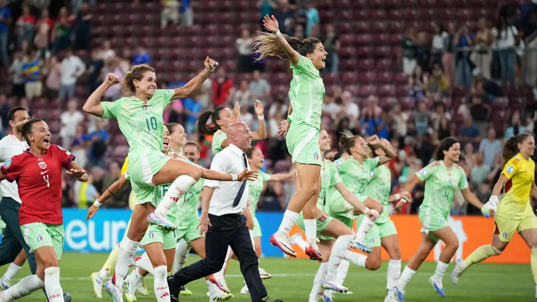 Trainer Andrea Soncin will mit den Italienerinnen ins Endspiel. - Bild: Alessandra Tarantino/AP/dpa