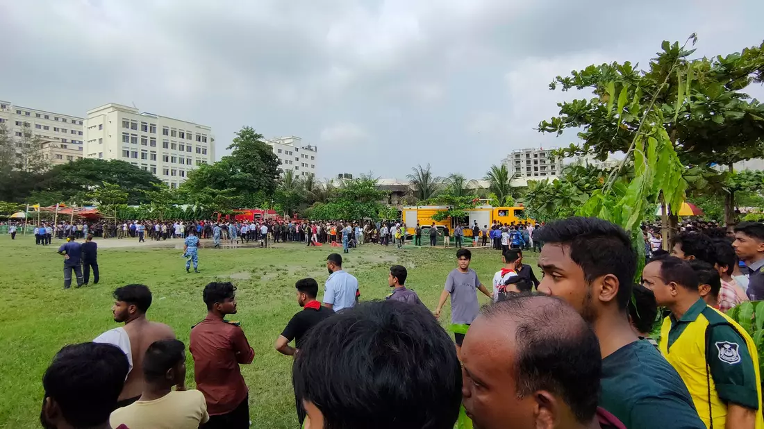 Ort des Unglücks war die Schule Milestone School and College. - Bild: Mahmud Hossain Opu/AP/dpa