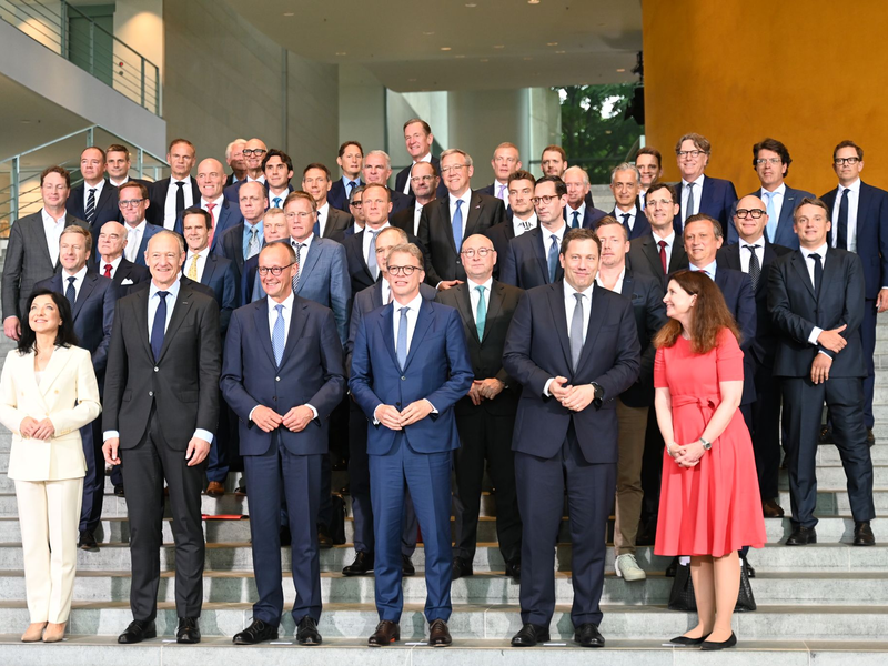 Gruppenbild mit zwei Frauen. - Foto: Katharina Kausche/dpa