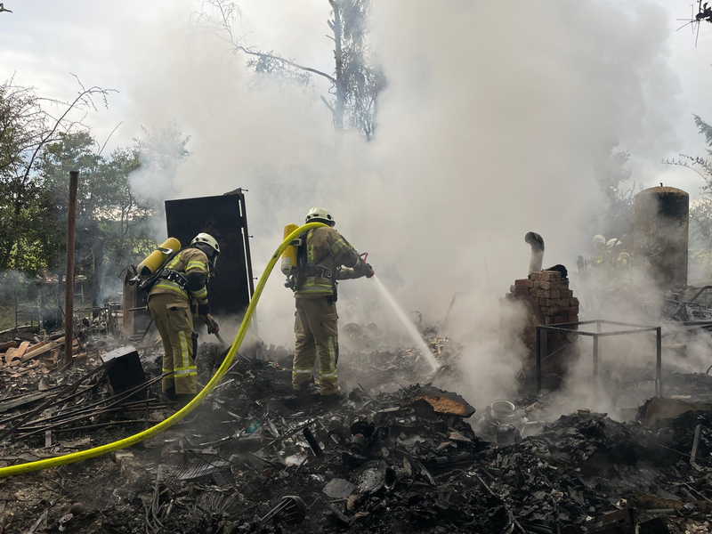 FW Lehrte: Laubenbrand im Wald bei Grafhorn - Foto: presseportal.de