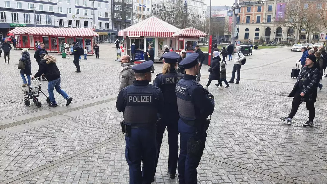BPOL-HB: Bundespolizeilicher Schwerpunkteinsatz zur Gewaltprävention am Bremer Hbf. - Bild: presseportal.de