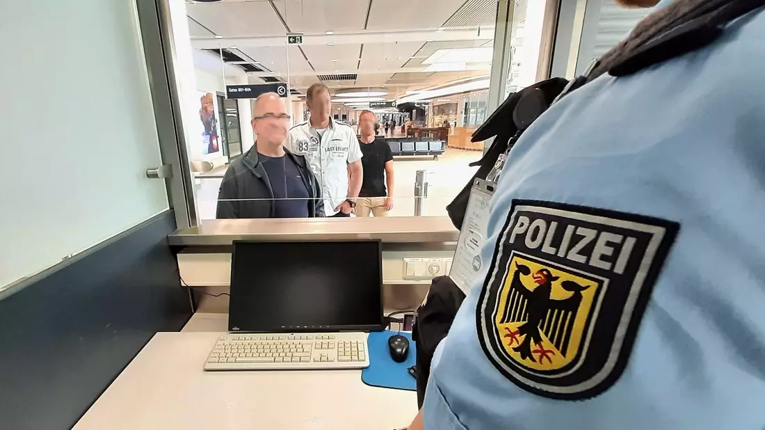BPOL-HB: Teure Einreise über den Flughafen Bremen: 27-Jähriger muss über 800,- Euro zahlen. - Bild: presseportal.de