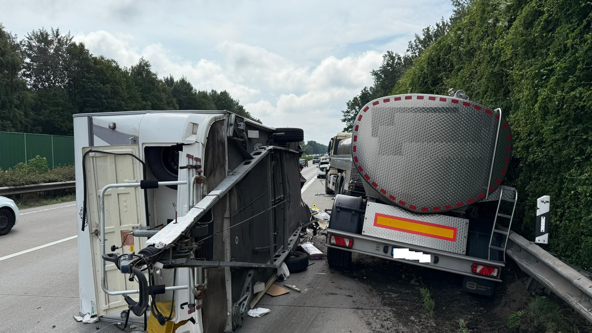 POL-CUX: Mehrere Verkehrsunfälle mit Verletzten auf der BAB27 - Verfolgungsfahrt mit Kleinkraftrad (Foto im Anhang) - Foto: presseportal.de