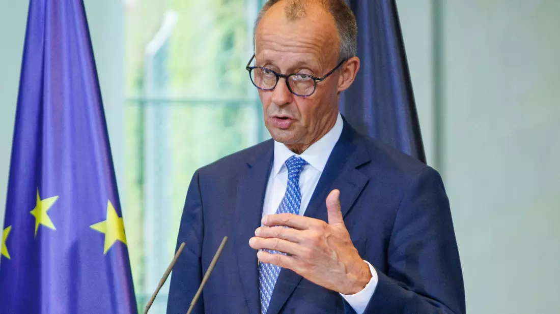 Merz will keine strengeren CO2-Regeln für Dienstwagen.  - Bild: Carsten Koall/dpa