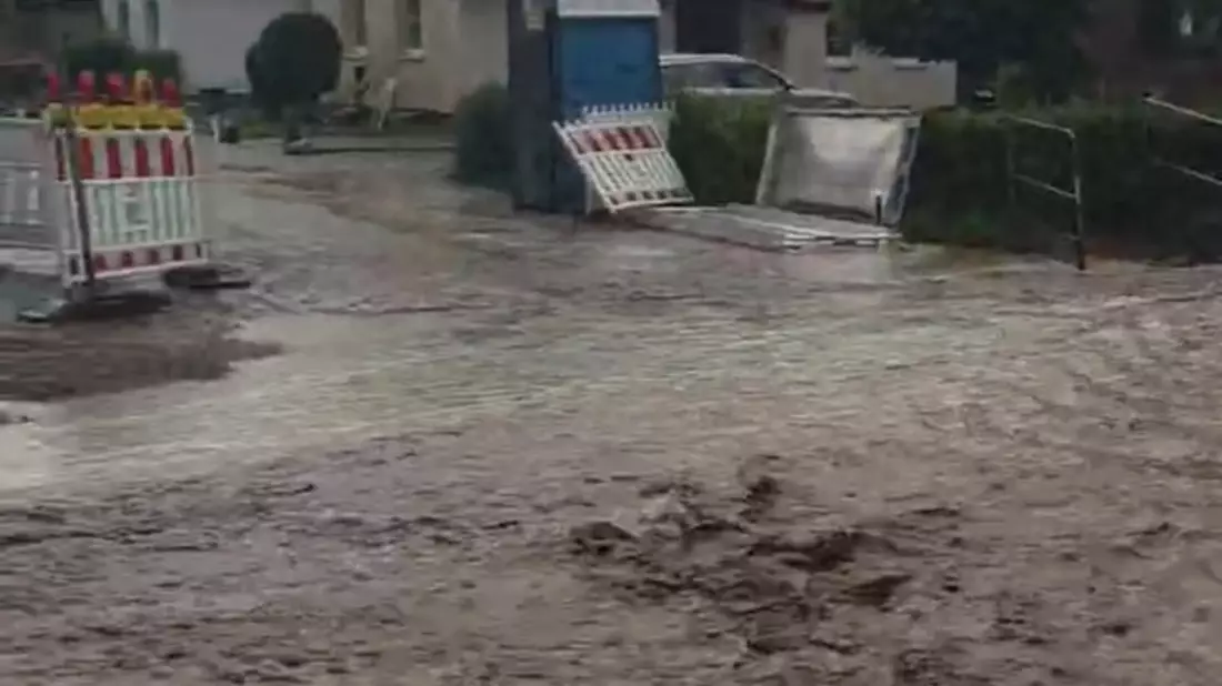FW Lage: Unwetter über Lage: Feuerwehr rückt zu mehreren Einsätzen in Kachtenhausen und Hagen aus - Bild: presseportal.de