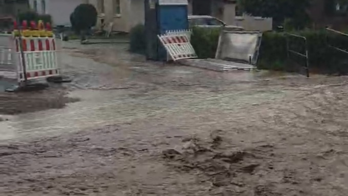 FW Lage: Unwetter über Lage: Feuerwehr rückt zu mehreren Einsätzen in Kachtenhausen und Hagen aus - Foto: presseportal.de