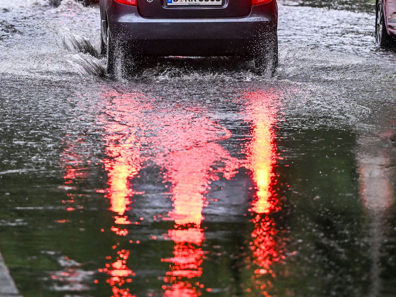 In der Nacht kam es laut Behörden zu keinen größeren Zwischenfällen. - Foto: Jens Kalaene/dpa