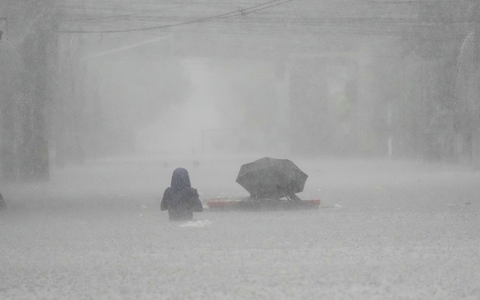 Auf den Philippinen sind Dutzende Provinzen betroffen sowie die Hauptstadt Manila. - Foto: Aaron Favila/AP/dpa Auf den Philippinen sind Dutzende Provinzen betroffen sowie die Hauptstadt Manila. - Foto: Aaron Favila/AP/dpa