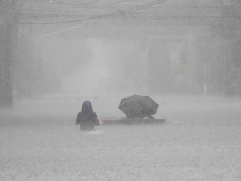 Auf den Philippinen sind Dutzende Provinzen betroffen sowie auch die Hauptstadt Manila. - Foto: Aaron Favila/AP/dpa