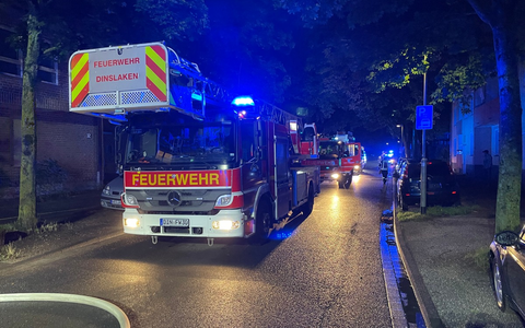 FW Dinslaken: Zimmerbrand mit mehreren Personen in Gefahr. - Foto: presseportal.de