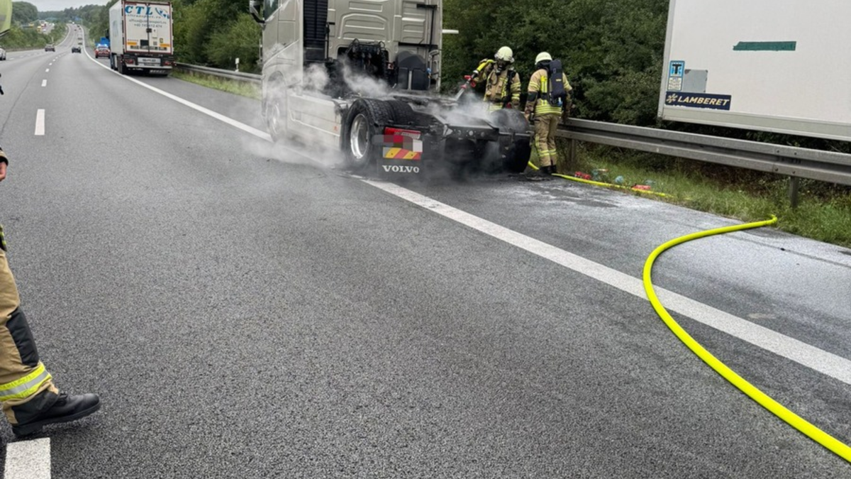 FW Helmstedt: LKW Brand auf der A2 - Foto: presseportal.de