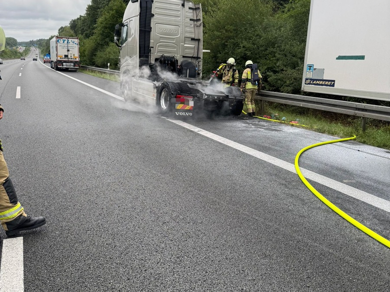 FW Helmstedt: LKW Brand auf der A2 - Foto: presseportal.de