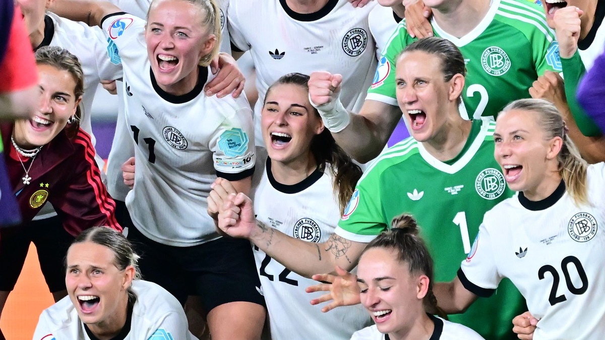 Deutsche Fußballerinnen nach dem Sieg gegen Frankreich - Foto: Sebastian Christoph Gollnow/dpa