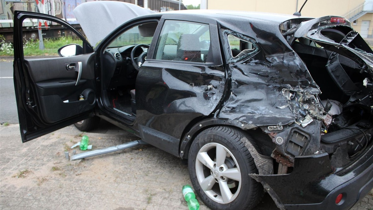POL-MI: Zusammenstoß zwischen Auto und Bahn - Foto: presseportal.de