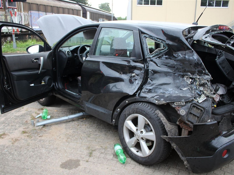 POL-MI: Zusammenstoß zwischen Auto und Bahn - Foto: presseportal.de