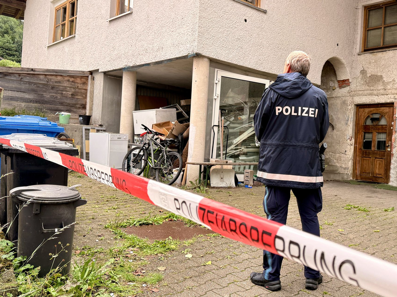 Das optisch heruntergekommene Haus ist in der Nachbarschaft als «Problemhaus» bekannt.  - Foto: Christine Vincon/dpa