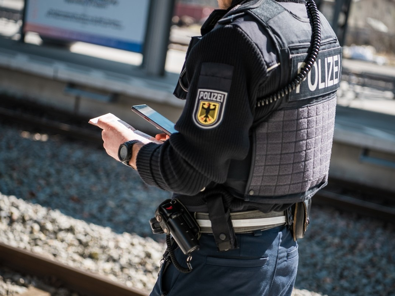 Bundespolizeidirektion München: Sechs Vollstreckungshaftbefehle, ein Unterbringungsbefehl/ Bundespolizei landet sieben Fahndungstreffer - Foto: presseportal.de