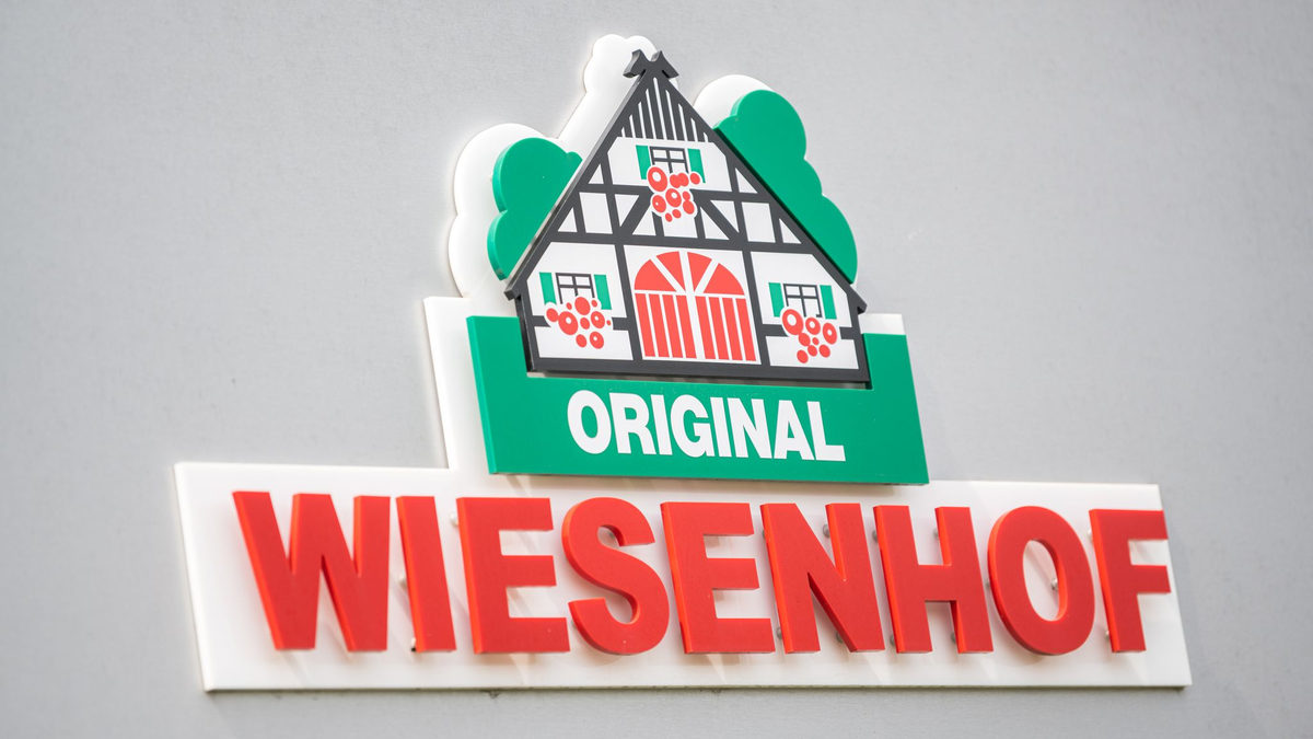 Vegetarische Würste von Wiesenhof sind wegen einer Verunreinigung zurückgerufen worden. (Archivbild) - Foto: Mohssen Assanimoghaddam/dpa