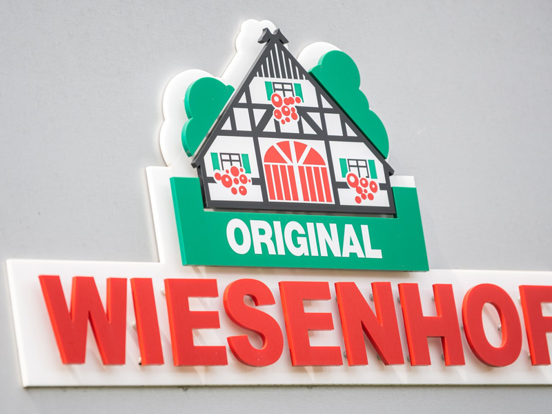 Vegetarische Würste von Wiesenhof sind wegen einer Verunreinigung zurückgerufen worden. (Archivbild) - Foto: Mohssen Assanimoghaddam/dpa