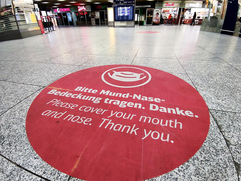 Hinweis auf das Tragen eines Mund-Nase-Schutzes (Archiv) - Foto: über dts Nachrichtenagentur