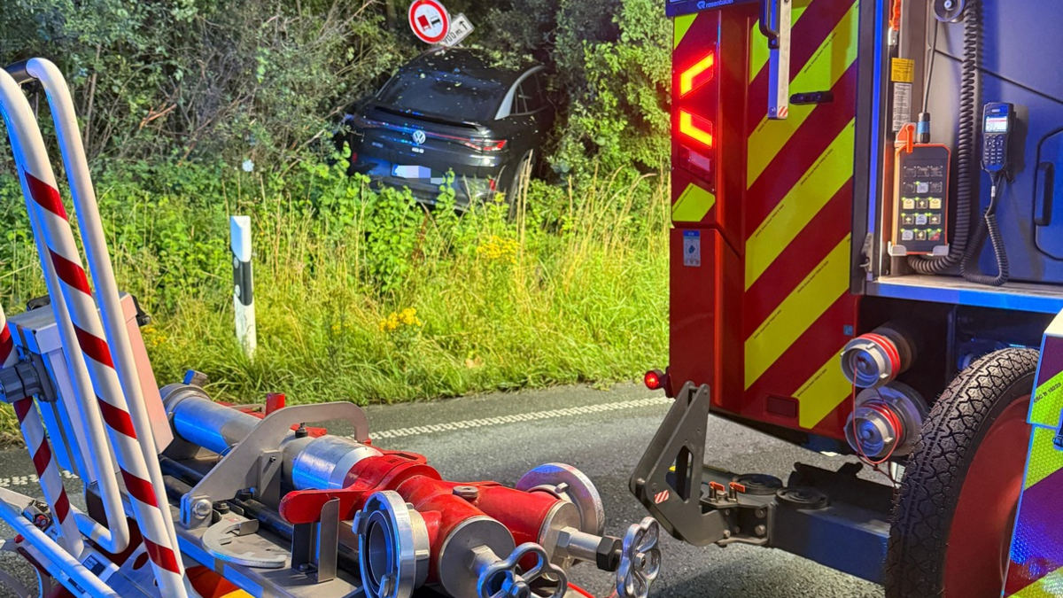 FW-DT: Verkehrsunfall auf dem Nordring - Feuerwehr sichert Unfallstelle - Foto: presseportal.de